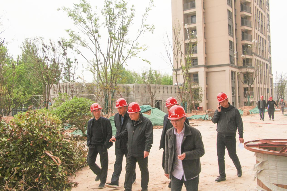 鄭州市國(guó)資委黨委書記、主任李秀山一行到美好天境苑項(xiàng)目調(diào)研指導(dǎo)安全生產(chǎn)工作