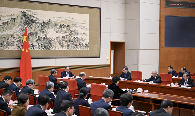 李強(qiáng)主持召開國務(wù)院第三次全體會(huì)議 討論《政府工作報(bào)告》稿 對做好開年工作進(jìn)行動(dòng)員